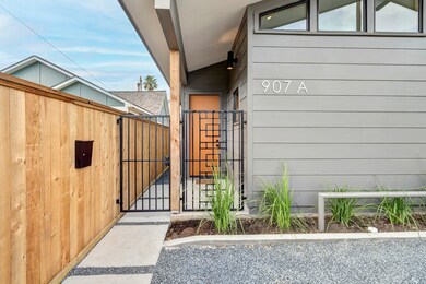 907 Kern St unit A, Houston, TX 77009 - photo 2