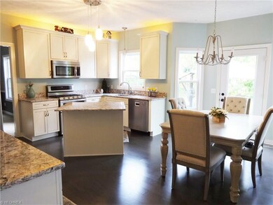 Gourmet kitchen with new soft close cabinets, Gran