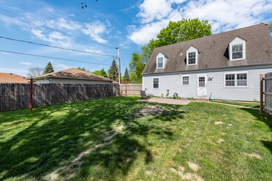 446 N Frolic Ave, Waukegan, IL 60085 - photo 6