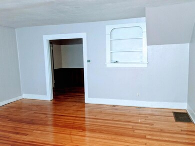 F) Living room (a)