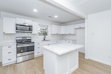 1103 Bayou Dr, Alvin, TX 77511 - photo 5