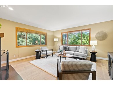 Living Room/Entrance
