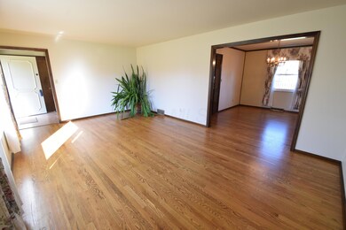 6 Living Room