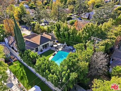 13201 Bloomfield St, Sherman Oaks, CA 91423 - photo 2