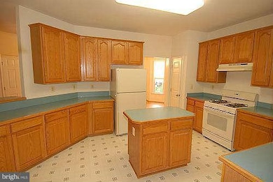 8080 Settle Ct, Waldorf, MD 20603 - photo 3