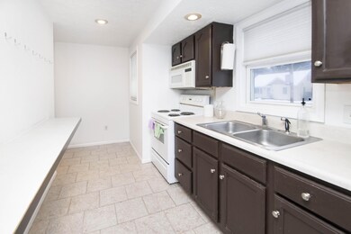 2719_Amherst_Ave_08