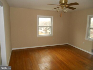 7306 Lois Ln, Lanham, MD 20706 - photo 6