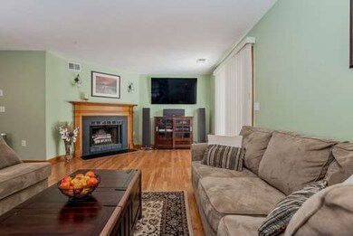 156 Quincy Shore Dr unit 57, Quincy, MA 02171 - photo 2