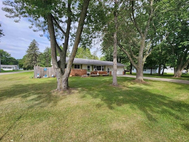 328 2nd St, Breckenridge, MI 48615 - photo 2