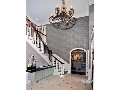 Entry/Foyer.