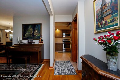 (2) ENTRY FOYER
