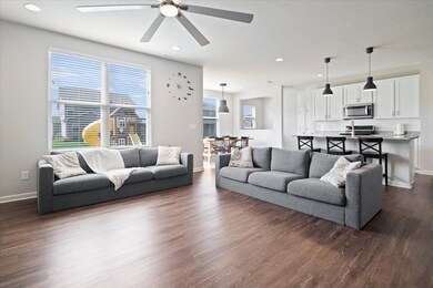 15469 Eastpark Cir W, Fishers, IN 46037 - photo 3