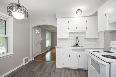 5549 Thomas St, Maple Heights, OH 44137 - photo 7