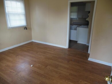5- LIVING ROOM