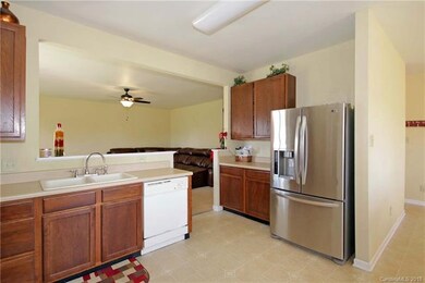 126 Kingsgate Ct, Statesville, NC 28625 - photo 5