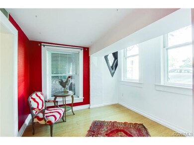 Light & bright sunroom