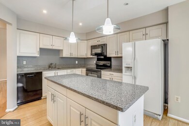 9 Luxberry Ct, Rockville, MD 20852 - photo 5