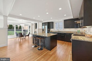 4328 Kentbury Dr, Bethesda, MD 20814 - photo 3