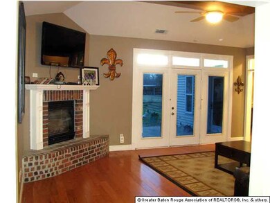 LIVINGROOM
