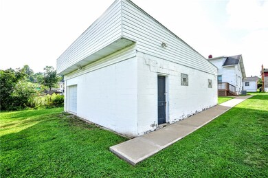 Detached 2 car garage