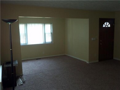 1210 Frisbee Dr, Columbus, OH 43224 - photo 5