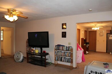 149 NE East St, Linton, IN 47441 - photo 4