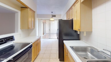 1600-n-wilmot-rd-unit-106-kitchen1