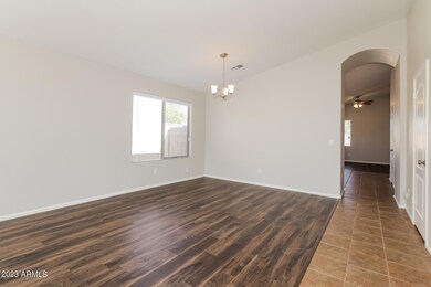004-photo-dining-room-6278030