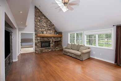 595_stone_creek_unit_b_living_1