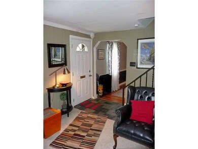 Entry/Foyer.
