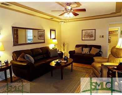 Den/Family/Great Room. Laminate Floor