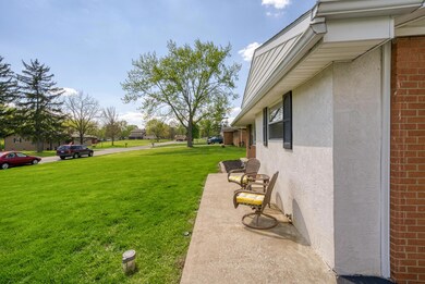 3484 Maple Shade Ct, Columbus, OH 43228 - photo 5