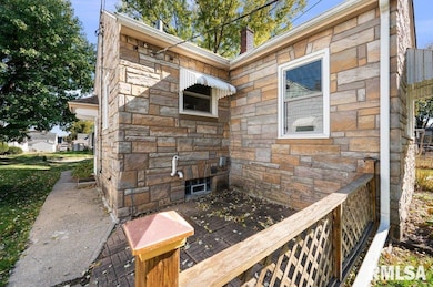 2308 Wilkes Ave, Davenport, IA 52804 - photo 3