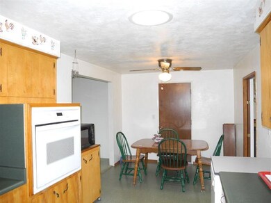 915 S 4th St, Central Point, OR 97502 - photo 7