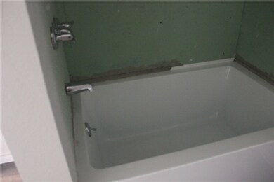 212 E Loop 340 Loop, Bellmead, TX 76705 - photo 6