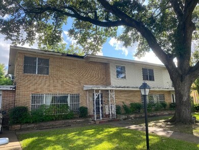 3305 Parkwood Dr, Houston, TX 77021 - photo 2