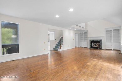 627 W Lyon Farm Dr, Greenwich, CT 06831 - photo 3