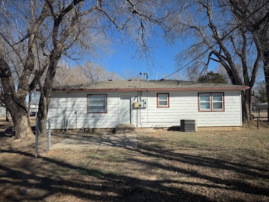 607 S Madison St, Hugoton, KS 67951 - photo 2