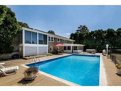 Swimming Pool/Hot Tub/Sauna.