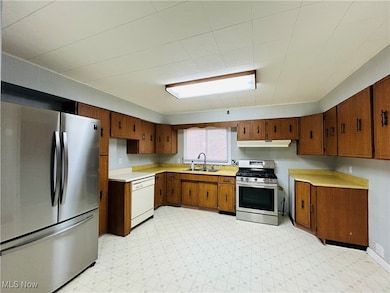 1329 East St, Follansbee, WV 26037 - photo 7