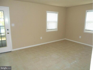 1860 Fort Pulaski Ct, Dumfries, VA 22026 - photo 4