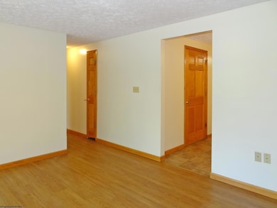 1609 Bergamont St, Morgantown, WV 26505 - photo 4