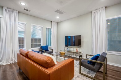 8438 Berry Green Ln, Houston, TX 77022 - photo 3