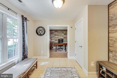 545 Cedar Spring St, Gaithersburg, MD 20877 - photo 3