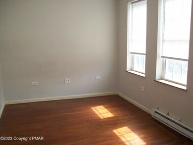 632 Main St unit . 2F, Stroudsburg, PA 18360 - photo 6