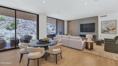 5000 N Camelback Ridge Dr-large-009-013-