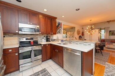 7515 Antoinette Ct, Schenectady, NY 12303 - photo 4