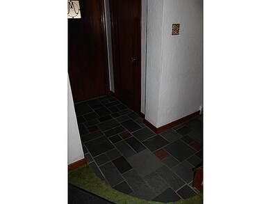 Entry/Foyer.