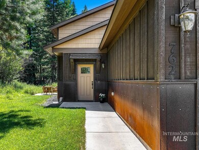 Entrance to property with a yard