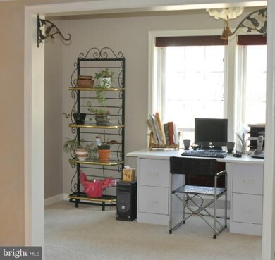 11938 Cardamom Dr, Woodbridge, VA 22192 - photo 5